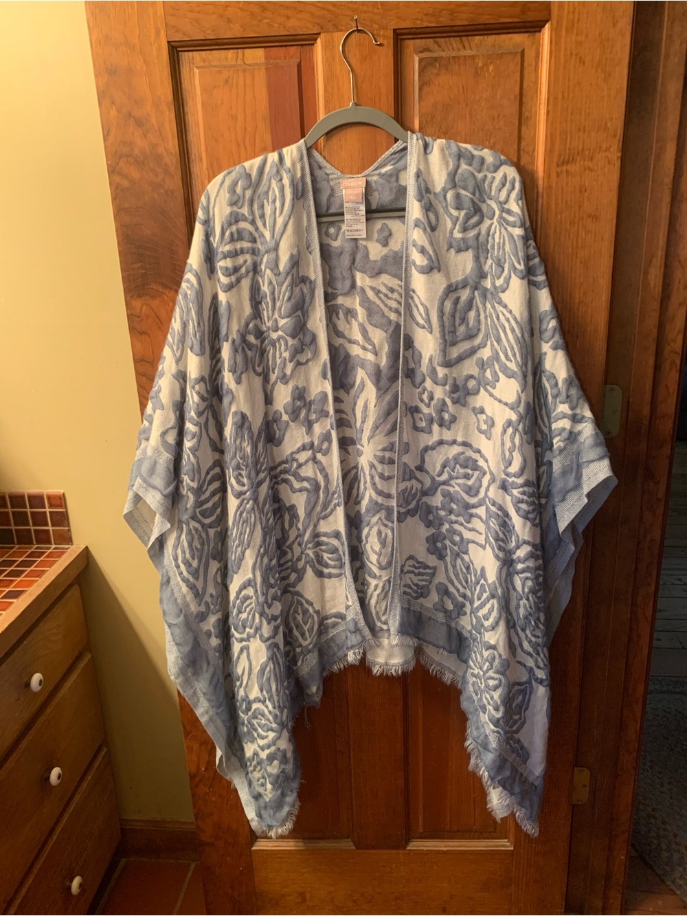 Chico, NEW NEVER WORN, , Ruana wrap. BLUE and WHITE with fringe. SO-SO SOFT.